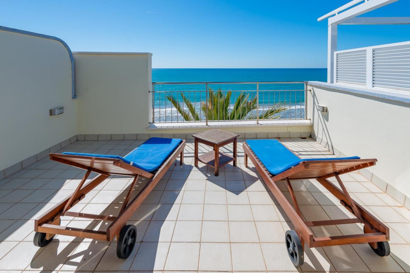 Insitges Sant Sebastia'S Beach Exterior photo
